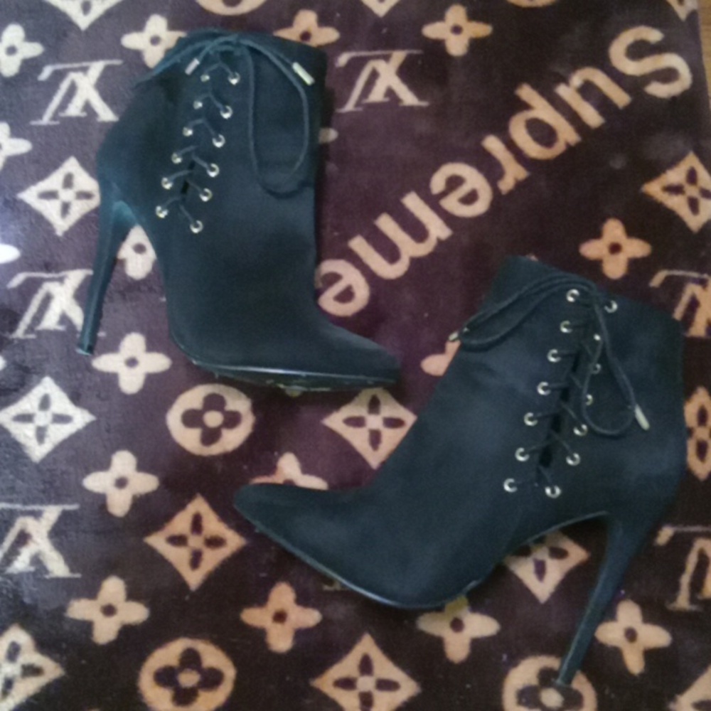Beautiful Black & Gold Boots